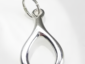 COLGANTE PLATA HUESO DE LA SUERTE 1,5 cm